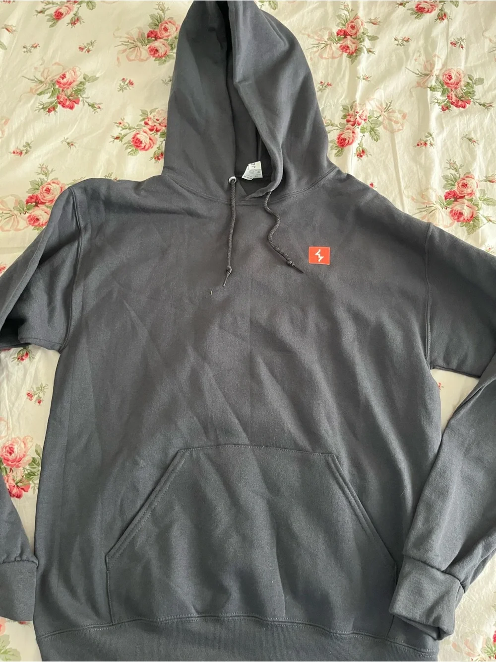 Graphic Skull Pullover Hoodie in Charcoal size M